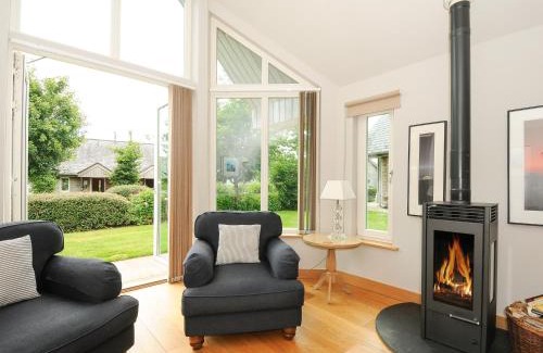 Eleighwater House | Swandown, 3 Blackdown