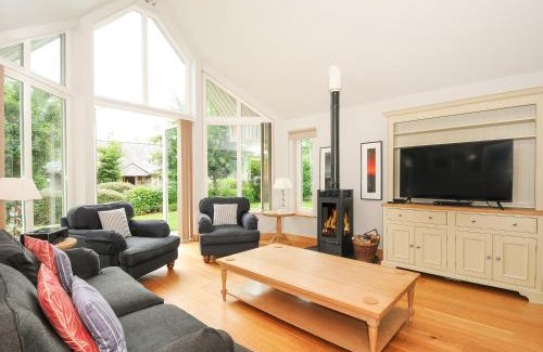 Eleighwater House | Swandown, 3 Blackdown