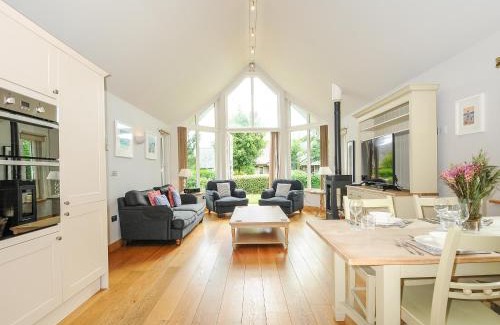 Eleighwater House | Swandown, 3 Blackdown