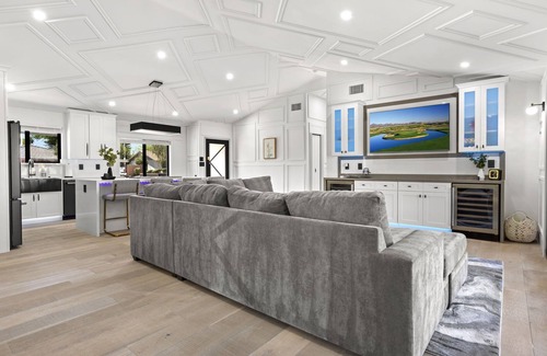 Peaceful Valley House | SWANKY MODERN 4BR/3BA WITH POOL&HOT TUB IN OLD TOWN