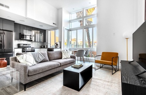 Downtown San Francisco House | Swanky SoMa 1BR w/Office, W/D, Private Patio, walk to HQs, by Blueground