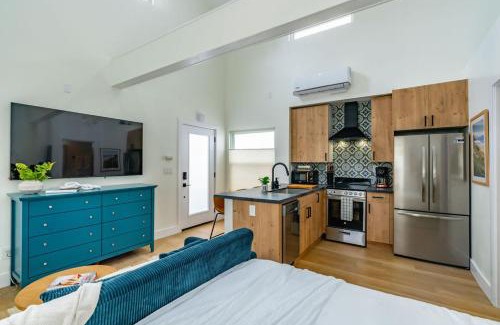 Hillcrest Apartment | Swanky Studio in Vibrant Hillcrest