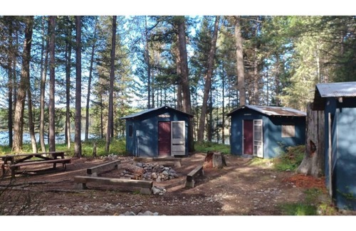 Olney RV Rental | Swans Nest Cabin 4/ 1 King