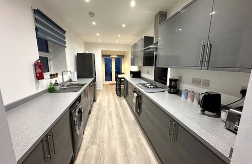 Castle House | Swansea Coastal Comfort