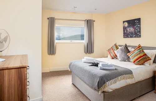 St. Thomas Apartment | Swansea, Marina and beach on the doorstep