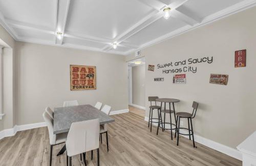 South Hyde Park Apartment | Sweet and Saucy Kansas City