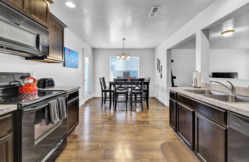 Meridian House | Sweet as a Peach - family friendly home!