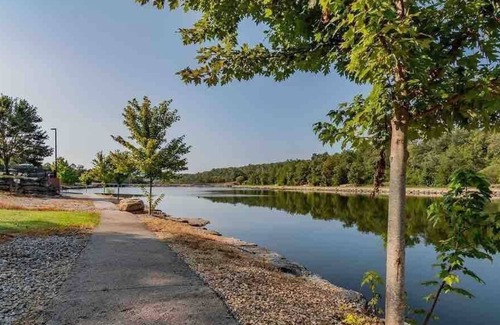 Reeds Spring Cabin | Sweet Cabin Retreat, Stonebridge Village, Branson