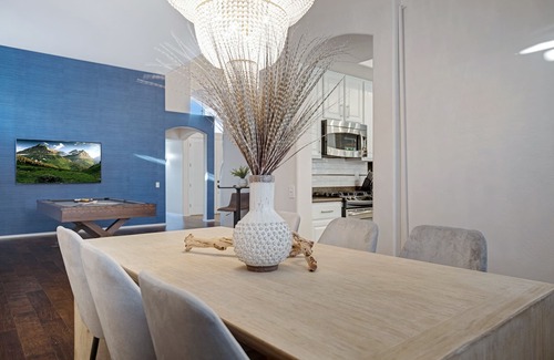 Arabian Views House | Sweet Escape l Heated Pool l Luxury Living