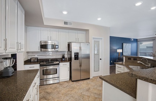 Arabian Views House | Sweet Escape l Heated Pool l Luxury Living