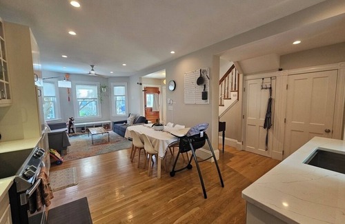 Hyde Square House | Sweet House with yard at prime location