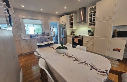 Hyde Square House | Sweet House with yard at prime location