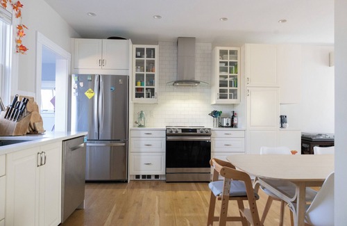 Hyde Square House | Sweet House with yard at prime location