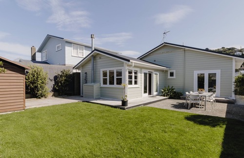 Kilbirnie House | Sweet Lyall Bay - walk to beach and popular cafesn
