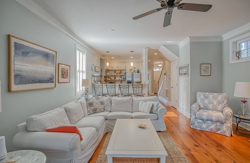 Historic District House | Sweet Magnolia Sandy Feet Retreat - 4 Porches!