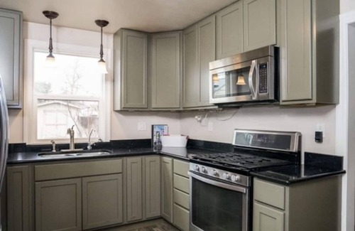 Central - Terry Cottage | Sweet & Petite Midtown Cottage for 5-Long Stays Welcome