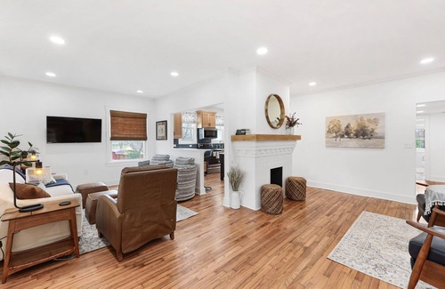 Winchester House | Sweet Retreat-across from Twin Creeks Marina