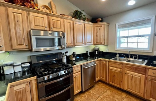 Baker City Apartment | Sweet Retreat - Cozy Home!