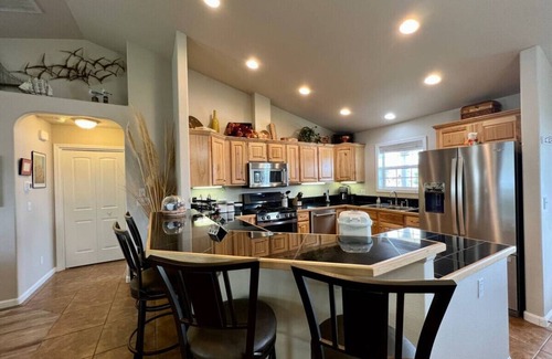 Baker City Apartment | Sweet Retreat - Cozy Home!
