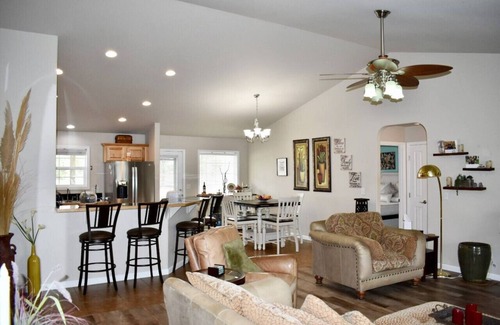 Baker City Apartment | Sweet Retreat - Cozy Home!