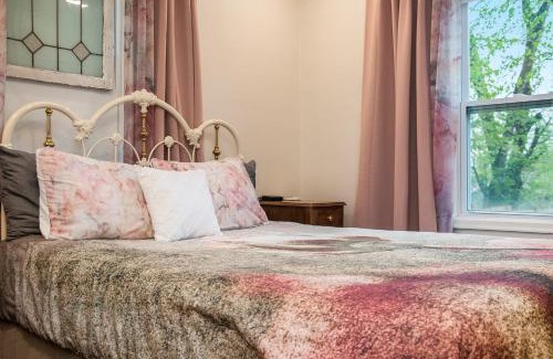 Benson House | Sweet Rose Cottage A Romantic Getaway