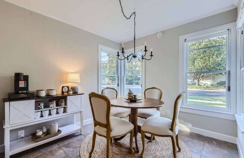 Georgetown House | Sweet Sage Cottage in Old Town Close to the Square