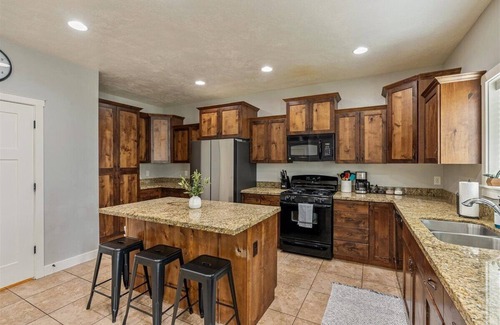 Saratoga Springs House | Sweet Saratoga by The AirbnFree - 30+ Day Haven