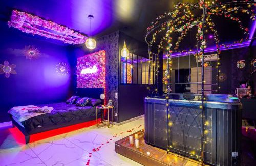 Rhone Hotel | Sweet SECRET'S JACUZZI