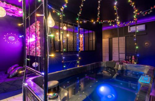 Rhone Hotel | Sweet SECRET'S JACUZZI