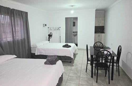 Hartbeespoort Cabin | Sweetafrica lodge