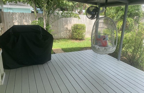 Jensen Beach House | “SWEETPEA’S PARADISE”- 2 Bedroom, 2 Bath, Key West Style Cottage, Perfect Locale