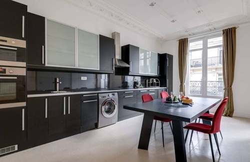 Champs-Elysees Apartment | Sweett | Cerisoles D