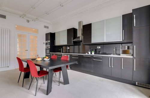 Champs-Elysees Apartment | Sweett | Cerisoles D