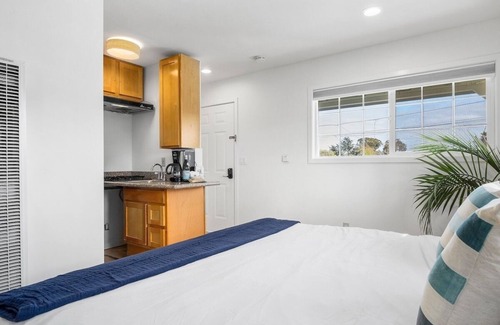 Eastside Santa Cruz Hotel | Swell House Santa Cruz - Studio Suite 9
