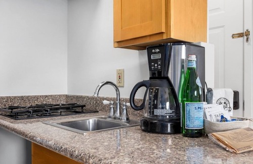 Eastside Santa Cruz Hotel | Swell House Santa Cruz - Studio Suite 9