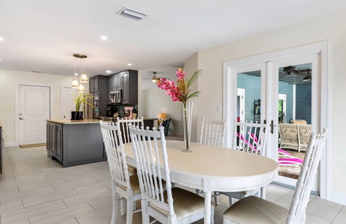 Estero House | SWFL Winter Retreat! HUGE Pool 25min to the beach!