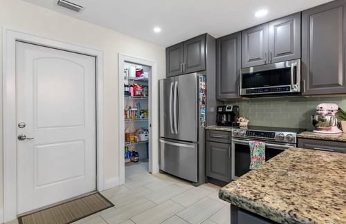 Estero House | SWFL Winter Retreat! HUGE Pool 25min to the beach!