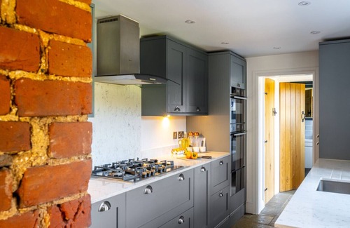 Thorpe St Andrew House | Swift Host | Beautiful Flint Cottage | Two Bedroom | Close to River