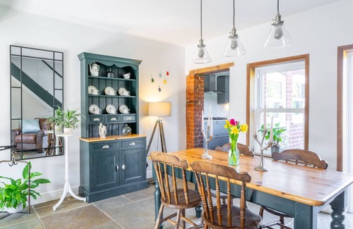 Thorpe St Andrew House | Swift Host | Beautiful Flint Cottage | Two Bedroom | Close to River