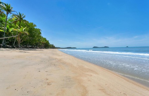 Palm Cove Apartment | Swim Out Apartments in Triton Street Beachfront Resort Palm Cove