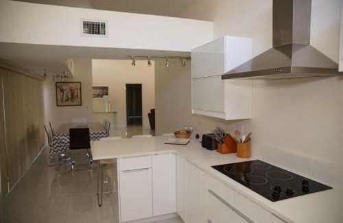 Groveland House | SWISS 28 - Lake Stephanie