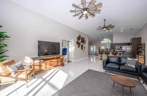 Groveland House | Swiss 49 - Lake Denise