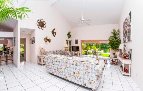 Groveland House | SWISS 61 - Lake Denise