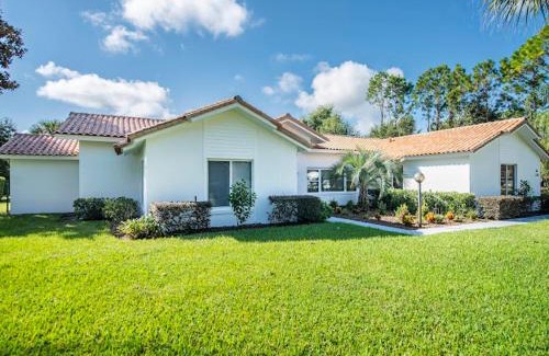 Groveland House | SWISS 66 - Lake Denise