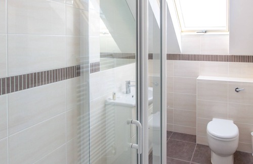 Aldringham Apartment | Swiss Cottage - sleeps 10 guests in 5 bedrooms