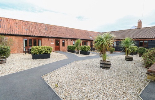 Wood Norton Cottage | SYCAMORE, family friendly, with a garden in Wood Norton