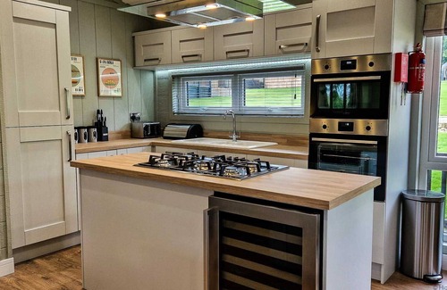 Pickering Ski Chalet | Sycamore Lodge | sleeps 6 - Hot Tub, Dog Friendly 5*