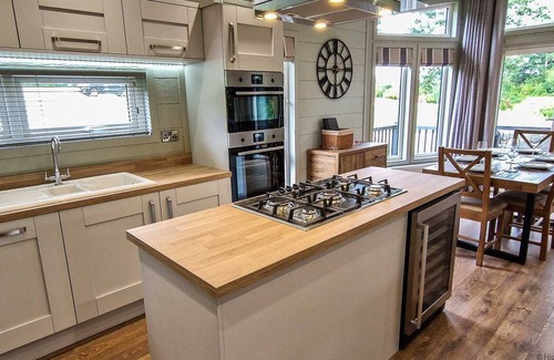 Pickering Ski Chalet | Sycamore Lodge | sleeps 6 - Hot Tub, Dog Friendly 5*
