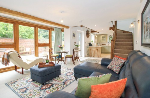 Loppington Cottage | SYLVA COTTAGE, romantic, with a garden in Cockshutt