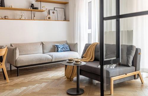 Nowa Praga Apartment | Szmulki Loft Warszawa by Aparo - Metro, Koneser, Stare Miasto, Dworce, Spacer nad Wisłą, Winda, Balkon